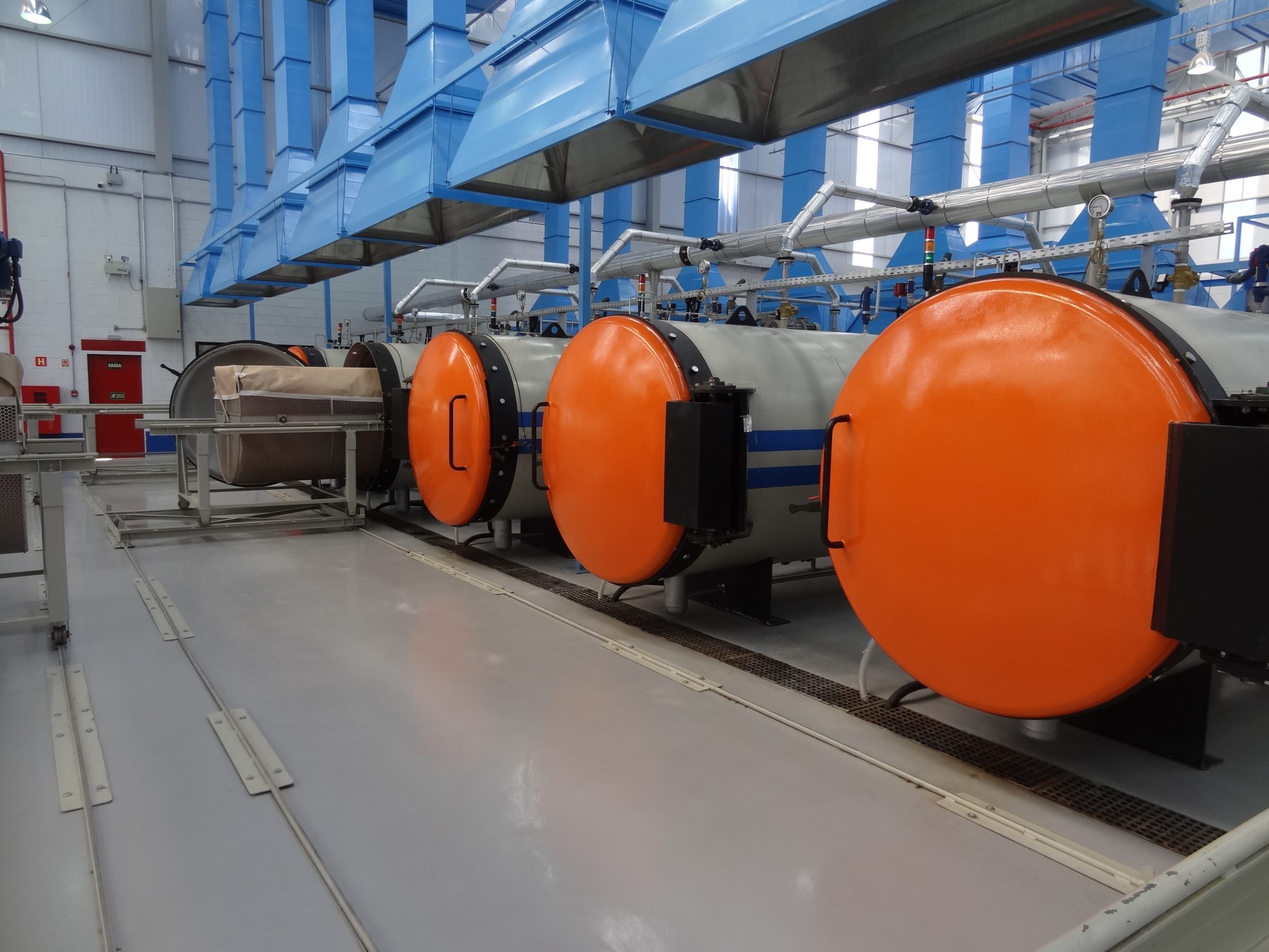 AUTOCLAVES PARA ESTERILIZAÇÃO DE RESÍDUOS DE SERVIÇOS DE SAÚDE E TRITURADORES